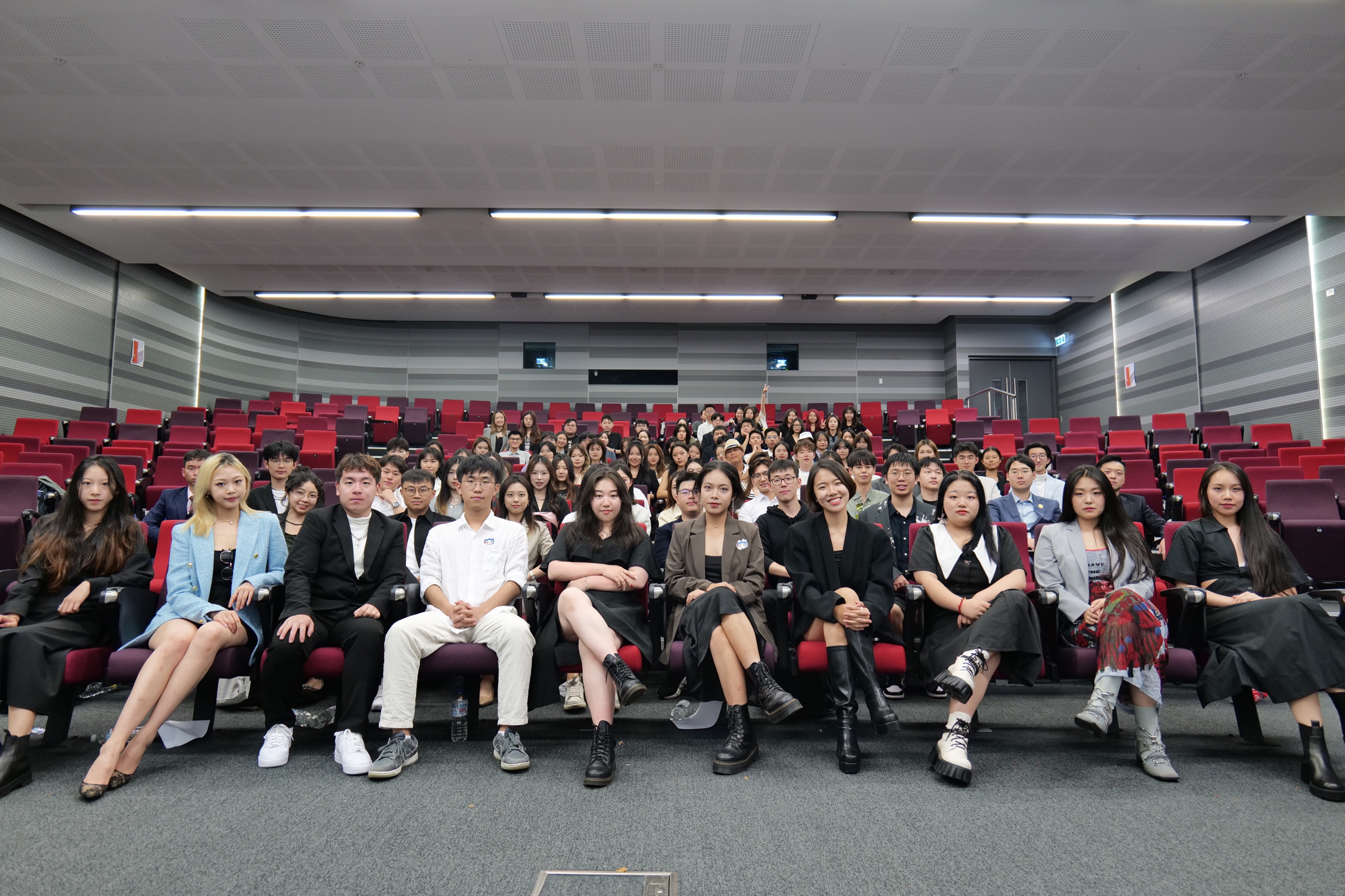 悉尼大学中国学联干事合照